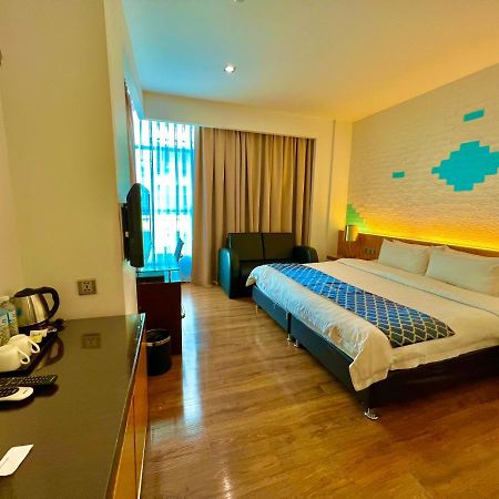 New World Express Motel Бинтулу Екстериор снимка