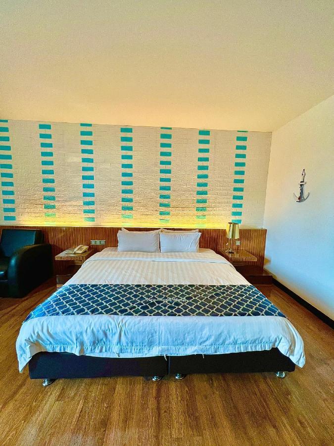 New World Express Motel Бинтулу Екстериор снимка