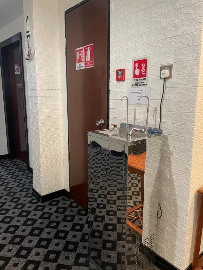 New World Express Motel Бинтулу Екстериор снимка