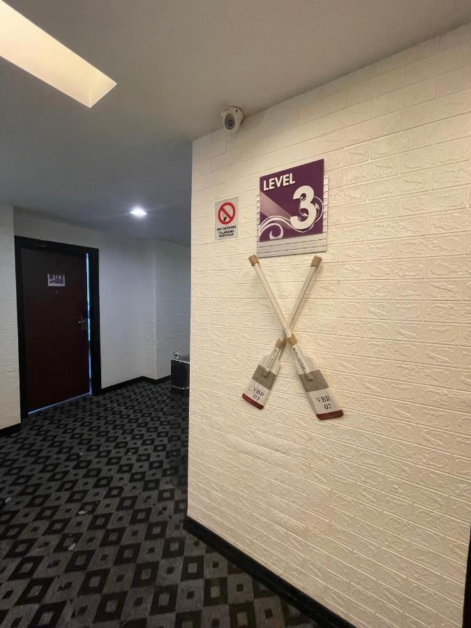 New World Express Motel Бинтулу Екстериор снимка