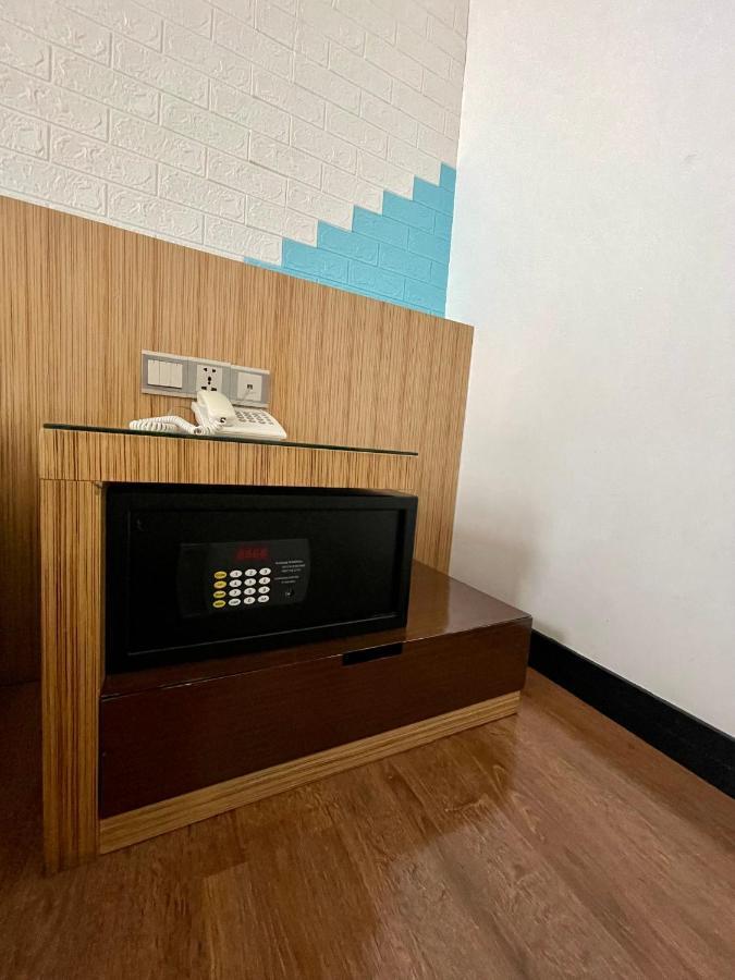 New World Express Motel Бинтулу Екстериор снимка