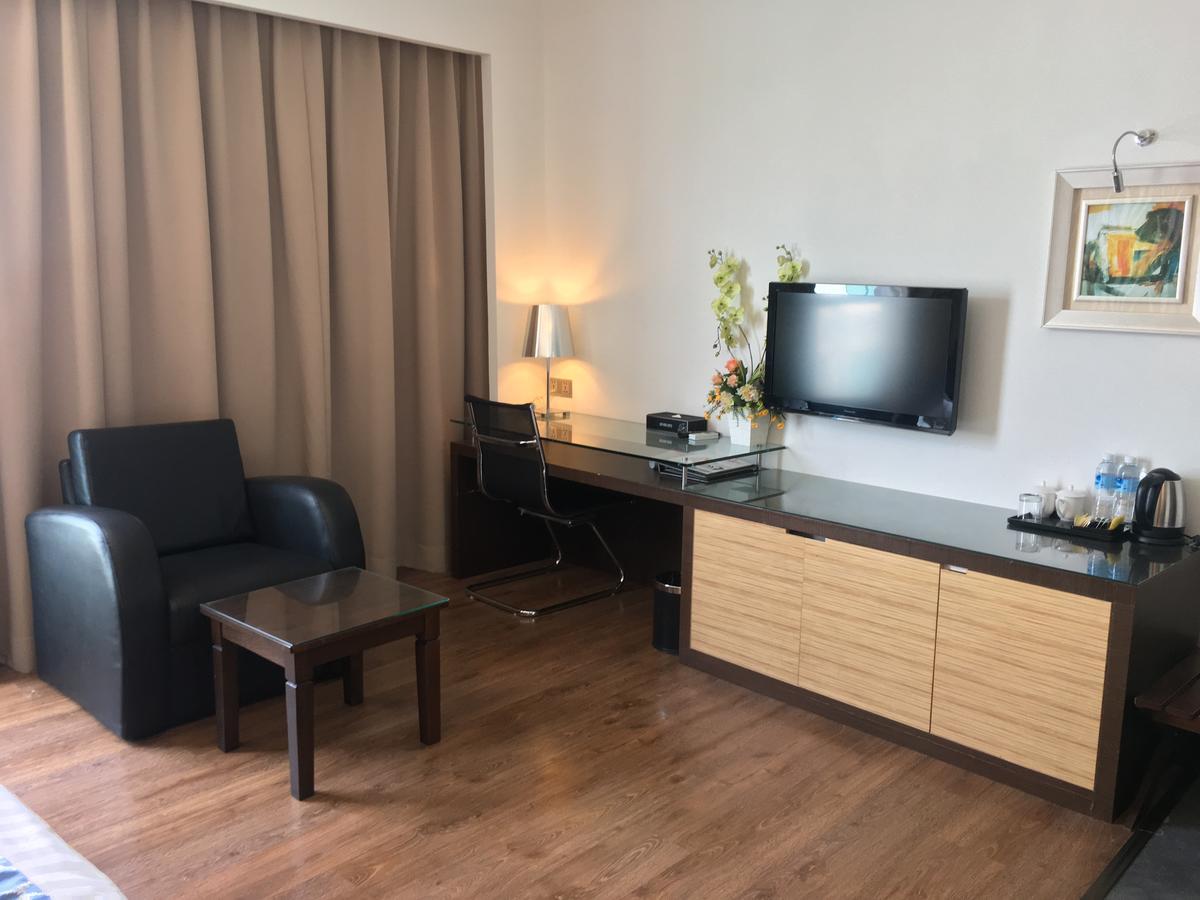 New World Express Motel Бинтулу Екстериор снимка
